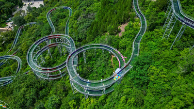 济南青铜山大峡谷景区：高山漂流