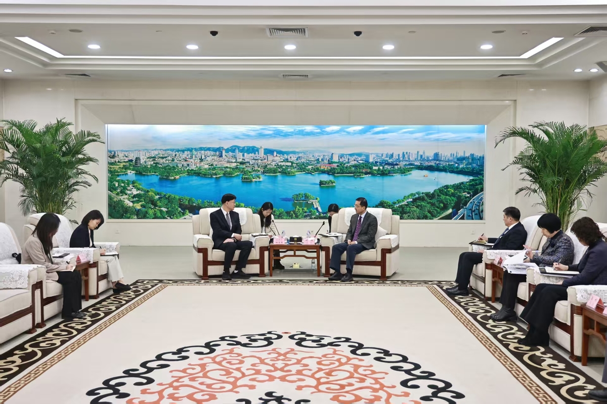 刘强会见韩国驻青岛总领事柳昌秀