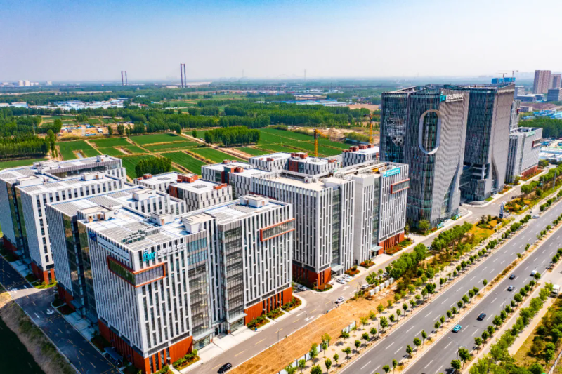 济南国际医学中心产业发展有限公司与山东颐养健康集团旗下公司签订战略合作协议