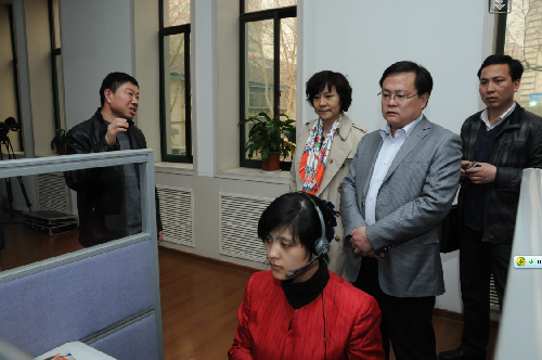 甘肃定西市政府市长助理王全进到我市12345市民服务热线参观考察