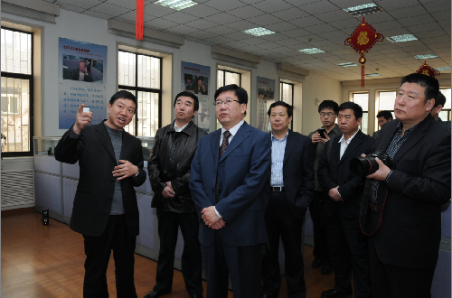 内蒙古赤峰市市委常委副市长郑洪学到我市12345热线参观考察