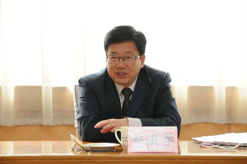 内蒙古赤峰市市委常委副市长郑洪学到我市12345热线参观考察