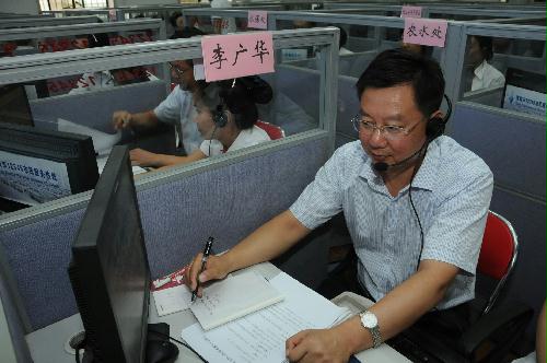 市水利局张曰良局长接听12345热线