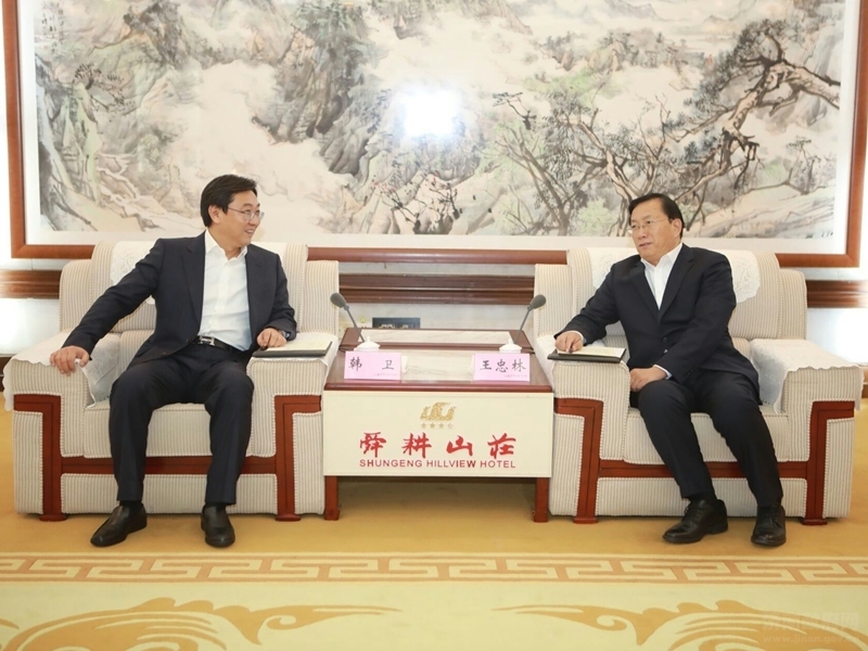 市委书记王忠林在舜耕山庄会见了深圳瑞融信信息技术有限公司董事长