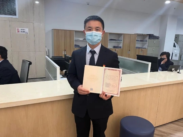 扫描产权证附记上的二维码,即可随时随地查看不动产的的限制信息,自然